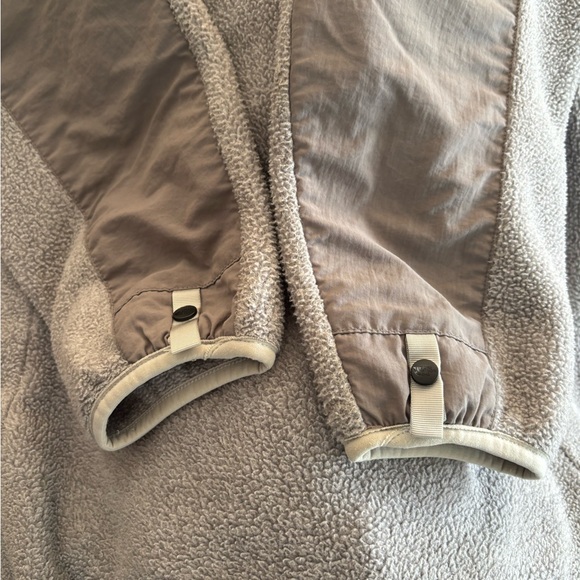 COPY - North Face Hooded Denali - Picture 3 of 9